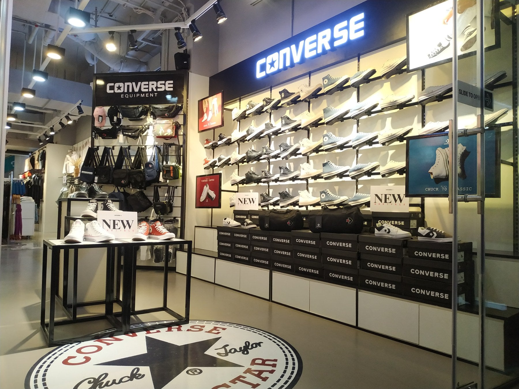 Converse showroom shop